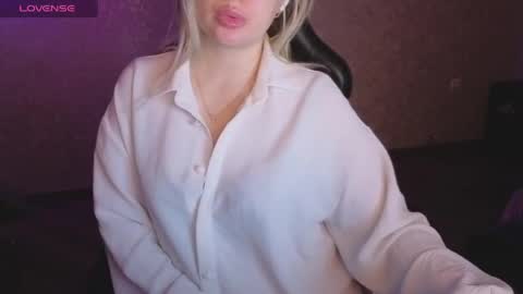 Snapshot of lisenok26 chatting on 14, 5, 2026 Anna online show from 14, 5, 2026