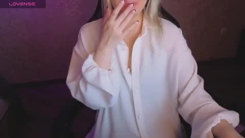 Snapshot of lisenok26 chatting on 24, 5, 2026 Anna online show from 24, 5, 2026