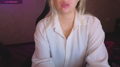 Snapshot of lisenok26 chatting on 27, 5, 2026 Anna online show from 27, 5, 2026