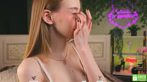 Snapshot of lissa_meooow chatting on 21, 5, 2026 your Liza again. Next stream Dec. 1 at 2 or 3 GMT online show from 21, 5, 2026
