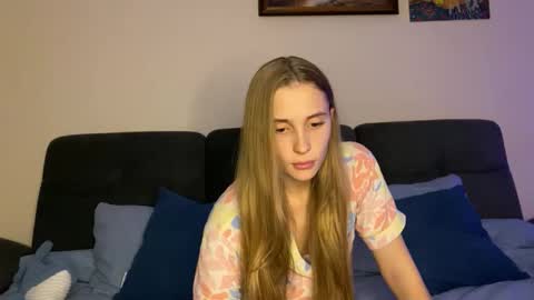 Snapshot of litle_girl05 chatting on 3, 12, 2025 LUNA online show from 3, 12, 2025