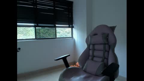 Snapshot of litlle_danni chatting on 26, 2, 2025 Danni online show from 26, 2, 2025