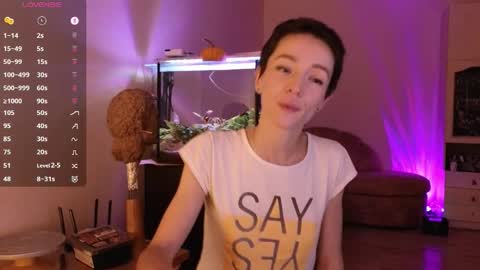 Snapshot of litllle_alis_a chatting on 25, 11, 2025 Alisa online show from 25, 11, 2025