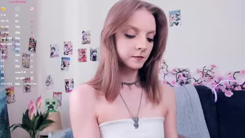 Snapshot of little__caprice chatting on 22, 4, 2026 Bella online show from 22, 4, 2026