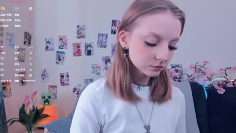 Snapshot of little__caprice chatting on 25, 4, 2026 Bella online show from 25, 4, 2026