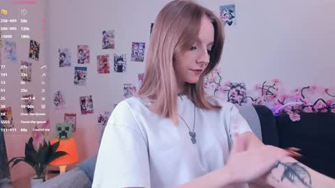 Snapshot of little__caprice chatting on 28, 4, 2026 Bella online show from 28, 4, 2026