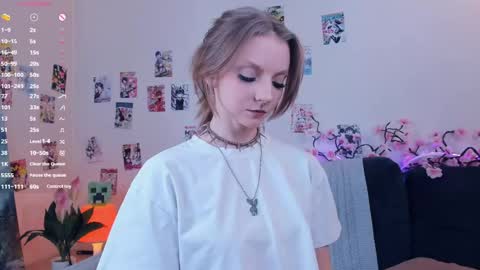 Snapshot of little__caprice chatting on 29, 4, 2026 Bella online show from 29, 4, 2026