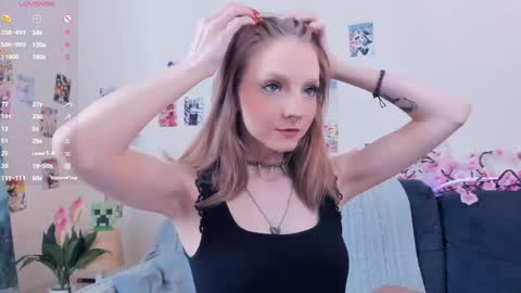Snapshot of little__caprice chatting on 6, 5, 2026 Bella online show from 6, 5, 2026
