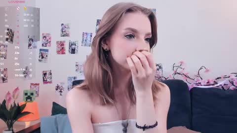 Snapshot of little__caprice chatting on 20, 5, 2026 Bella online show from 20, 5, 2026