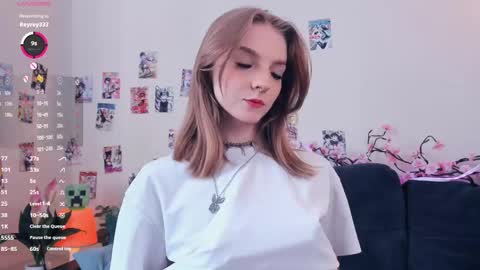 Snapshot of little__caprice chatting on 23, 5, 2026 Bella online show from 23, 5, 2026