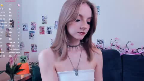 Snapshot of little__caprice chatting on 26, 5, 2026 Bella online show from 26, 5, 2026