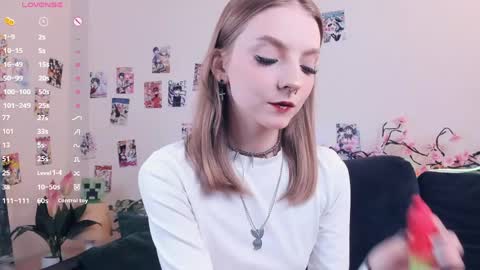 Snapshot of little__caprice chatting on 29, 5, 2026 Bella online show from 29, 5, 2026