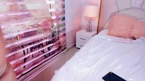 Snapshot of little__doll18 chatting on 8, 5, 2026 little__doll18 online show from 8, 5, 2026