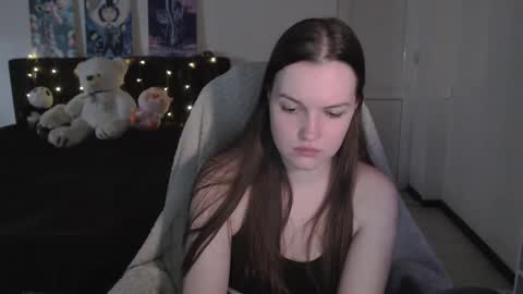 Snapshot of little__flowers chatting on 20, 10, 2025 little__flowers online show from 20, 10, 2025