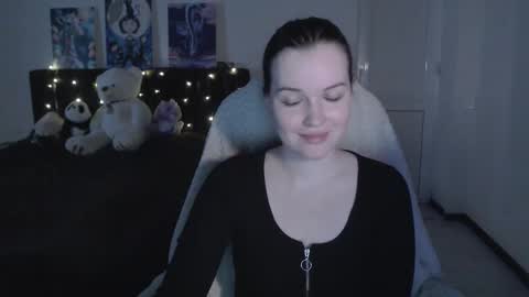 Snapshot of little__flowers chatting on 25, 10, 2025 little__flowers online show from 25, 10, 2025