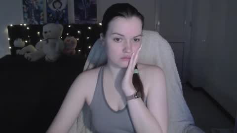 Snapshot of little__flowers chatting on 4, 12, 2025 little__flowers online show from 4, 12, 2025