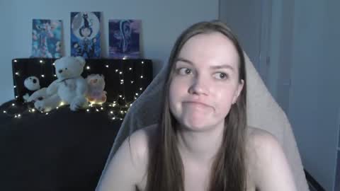 Snapshot of little__flowers chatting on 5, 7, 2026 little__flowers online show from 5, 7, 2026