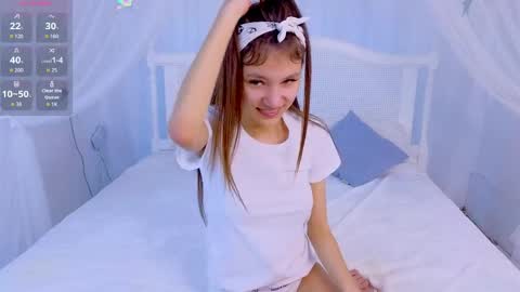 Snapshot of little__lunaa chatting on 4, 5, 2026 online show from 4, 5, 2026