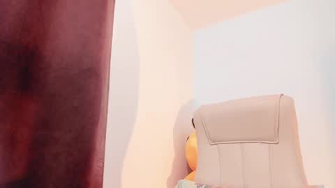 Snapshot of little_eli chatting on 16, 1, 2025 Help me reach 100 likes online show from 16, 1, 2025