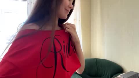 Snapshot of little_ieity chatting on 11, 11, 2025 Viiola online show from 11, 11, 2025