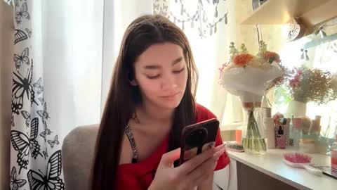 Snapshot of little_ieity chatting on 4, 12, 2025 Viiola online show from 4, 12, 2025