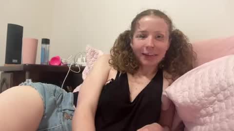 Snapshot of little_kiity_chloe chatting on 12, 6, 2026 Kitty Chloe and Tamer online show from 12, 6, 2026