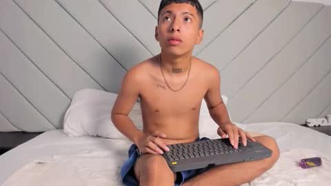 Snapshot of little_kris1 chatting on 8, 11, 2025 little_kris1 online show from 8, 11, 2025