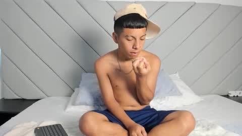 Snapshot of little_kris1 chatting on 11, 11, 2025 little_kris1 online show from 11, 11, 2025