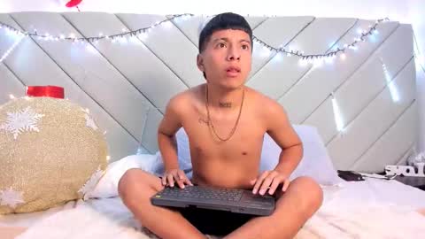 Snapshot of little_kris1 chatting on 1, 12, 2025 little_kris1 online show from 1, 12, 2025