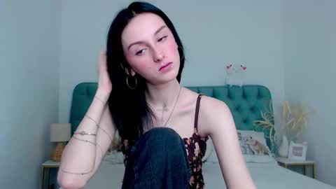 Snapshot of little_mollee chatting on 8, 10, 2025 little_mollee online show from 8, 10, 2025