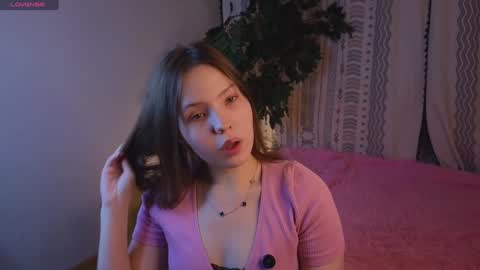 Snapshot of little_poetry chatting on 21, 12, 2025 Kiki online show from 21, 12, 2025