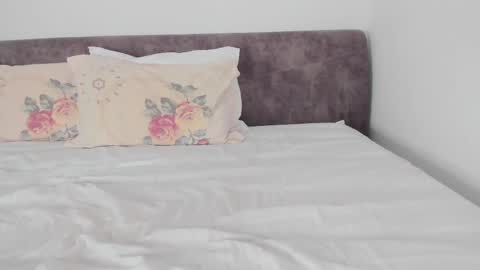 Snapshot of little_red_diamond chatting on 17, 2, 2025 hey im anna online show from 17, 2, 2025