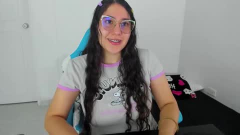 Snapshot of little_sparkles_0f_l0v3 chatting on 26, 11, 2025 Laire online show from 26, 11, 2025