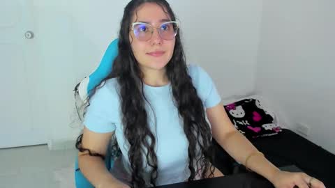 Snapshot of little_sparkles_0f_l0v3 chatting on 28, 11, 2025 Laire online show from 28, 11, 2025