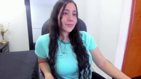 Snapshot of little_sparkles_0f_l0v3 chatting on 13, 12, 2025 Laire online show from 13, 12, 2025