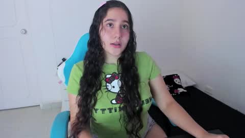 Snapshot of little_sparkles_0f_l0v3 chatting on 16, 12, 2025 Laire online show from 16, 12, 2025