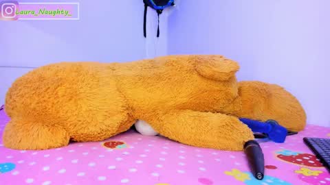 Im Laura. buy my contentcompra mi contenido offline  online show from 17, 12, 2024