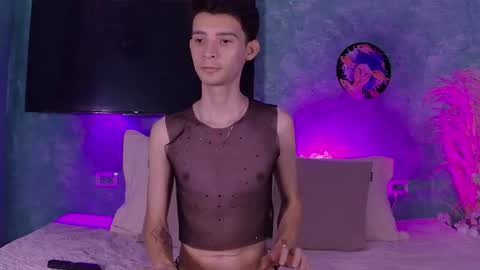 Snapshot of little_twiink chatting on 27, 11, 2025 Juan Ferrer online show from 27, 11, 2025