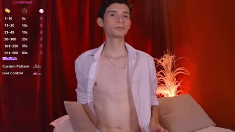 Snapshot of little_twiink chatting on 4, 3, 2026 Juan Ferrer online show from 4, 3, 2026