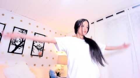 Snapshot of littlearii chatting on 4, 2, 2025 Ari online show from 4, 2, 2025