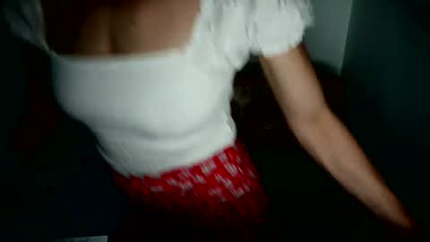 Snapshot of littleaura chatting on 26, 4, 2026 LittleAura online show from 26, 4, 2026