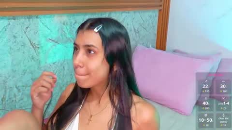 Snapshot of littlee_emilyy_ chatting on 25, 6, 2026 Emily online show from 25, 6, 2026