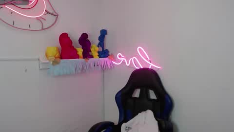 Snapshot of littlee_red chatting on 6, 11, 2025 Angel online show from 6, 11, 2025