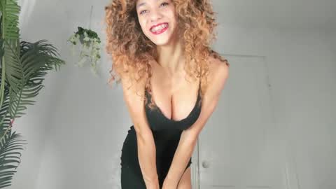 Snapshot of littlegreekflower chatting on 26, 10, 2025 Audra A online show from 26, 10, 2025