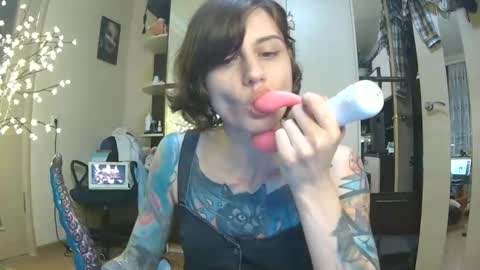 littlehappines online show from 19, 4, 2026