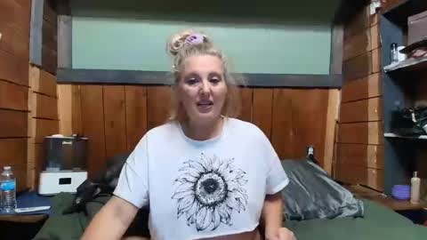 lisanixs online show from 2, 4, 2026