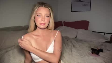 Snapshot of littlemaryjane19 chatting on 25, 12, 2024 Marciabrady online show from 25, 12, 2024