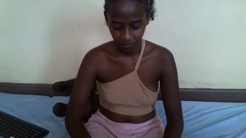 Snapshot of littlesandie chatting on 17, 2, 2025 littlesandie online show from 17, 2, 2025