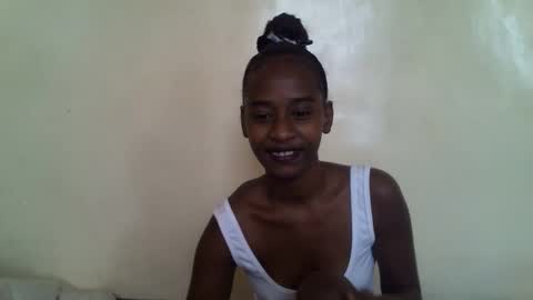 Snapshot of littlesandie chatting on 12, 11, 2025 littlesandie online show from 12, 11, 2025