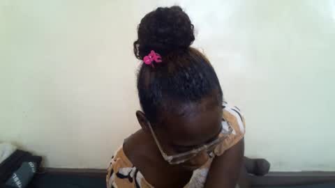 Snapshot of littlesandie chatting on 14, 11, 2025 littlesandie online show from 14, 11, 2025